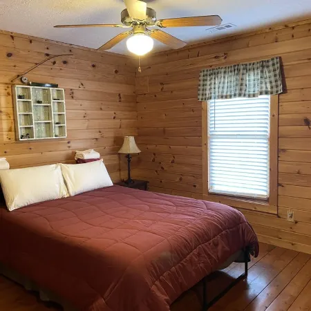 Mountain Deer Pass- A rustic mountain retreat on the Peacful Side of the Smokies