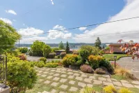 Serene Poulsbo 6br, Sleeps 12, Liberty Bay And Mountain Views Hotels in Poulsbo