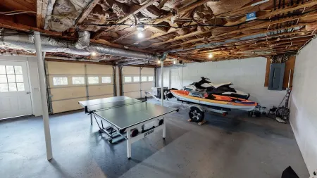 Old Hickory Lakefront home-lots of space for all-Nashville & Airport close