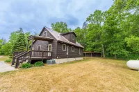 Secluded 3-Bedroom Forest Cabin • Fire Pit • Deck • Near Trails and Rivers