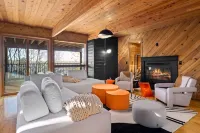 Modern Chalet 5bd 3bth with Hot Tub, Game Room, Private movie theater, 3 decks