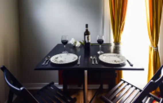 Queens Hotel- a cozy studio cottage in the country. Pool and hot tub.