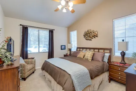 Quiet, Gated Community in NE Mesa, central Arizona with Heated Pool and Spa Отели рядом с достопримечательностью «Commemorative Air Force Museum»