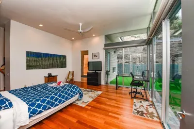 Executive Balinese Vacation Home in Hawaii Kai Hotels in Eastern Honolulu