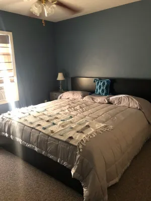 Sparkling clean bungalow close to campus