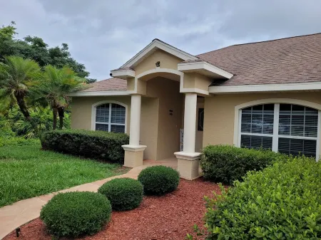 Home in Lake Placid! Отели в г. Силвен-Шорс