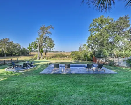 Peaceful 3Br, Private Pool & Marsh Views Minutes from Charleston & Beaches Hotels in Berkeley County