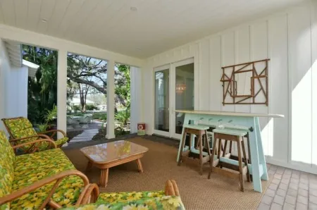 Bright & Comfortable Florida Cottage, Within 15 Min to Siesta and Nokomis Beach