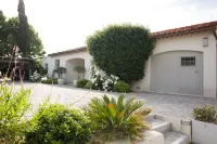 Villa Pieds dans l'eau with private sandy beach on the Gulf of Saint Tropez