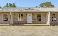 20 Green Acres Apartment