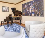 Home in Clive, GREAT location, cozy, spacious, private, 5BR & hot tub!