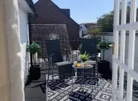 Location Location Location Only 5 Minutes Walk to Poole Quay