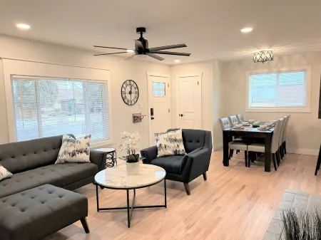 Spacious 5Br Fire Pit and Game Room, Oasis Near Denver