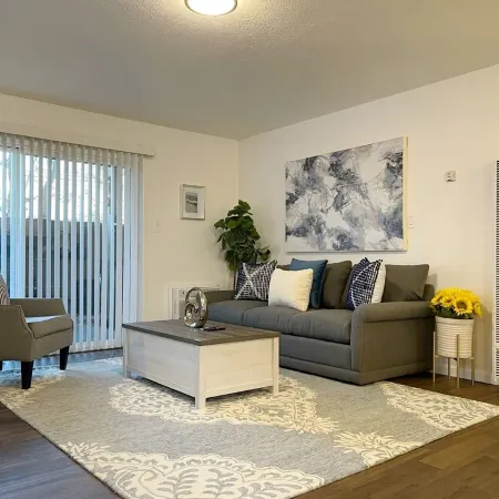 Fully renovated 2B/1b in Downtown
