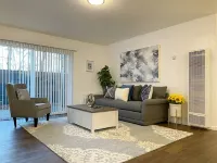 Fully renovated 2B/1b in Downtown