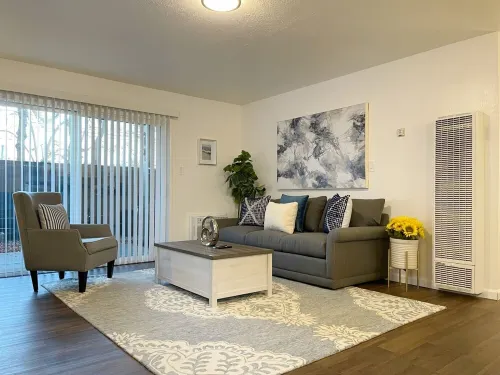 Fully renovated 2B/1b in Downtown