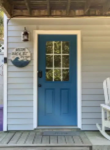 A private, wooded home in Emerald Isle, NC, 5th row from the beach (5 min walk)