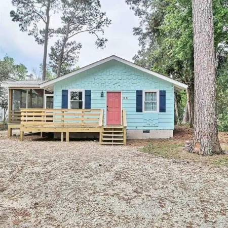 Pawleys Paradise! ~1/2 mile to the Beach. 3BR/3 Full BA. FREE Bikes included.