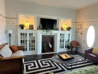 Cane River Living Downtown: walk to Front Street, across from the events center Hotels in Natchitoches