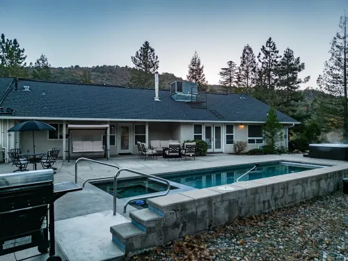 Scenic Mountain Views w/ Game Room, Pool & Hottubs