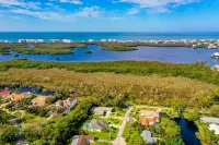 Private Palm Oasis - Close to Barefoot Beach / Bonita Beach / North Naples