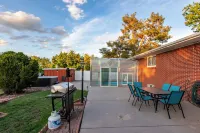 Spacious ~ King Beds ~ Pool ~ Spa~ Mountain View’s Hotels near Brass Armadillo Antique Mall - Denver