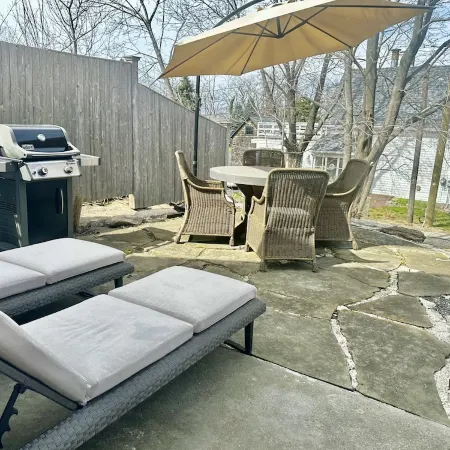 Luxury 1900's romantic retreat steps from the beach - King Suite!