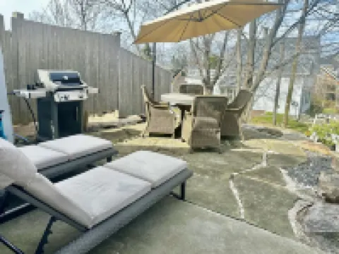 Luxury 1900's romantic retreat steps from the beach - King Suite!