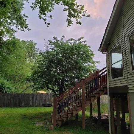 Family and small dogs friendly. Close to interstate, 15 minutes from Nashville