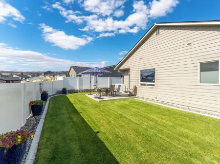 Hendrix Hideaway on Rock Island Golf Course! Отели в г. Рок Айленд