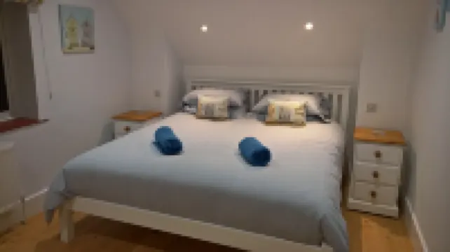 Beach Front Holiday Home on Private Road with Views Out to Sea. 100+  Reviews