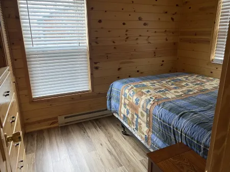 Cozy 2 bedroom Log Cabin
