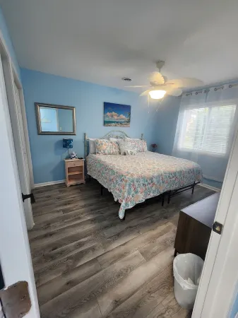 Cozy Pool side Condo, 5 min from the beach!