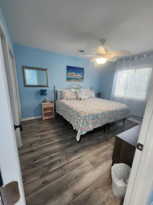 Cozy Pool side Condo, 5 min from the beach!