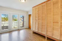 Spacious 3 BR Modern Home in Grosse Pointe Park - Jacuzzi