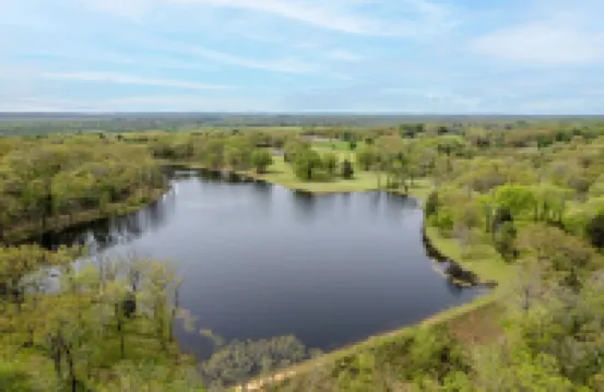 Multi-family Lodge with 8 acre lake and plenty of space, 12 mins to Fort Smith