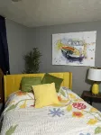 “our little retro scene” No cleaning fee and no Taxes all include.