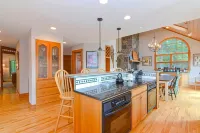 9 Bedroom Estate, Sleeps 24, Heated Pool, Hot Tub, Movie Theater, Game Room Hotels in Newry