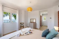 Villa Las Arenas with private heated pool Hotels near Playa Salobreña