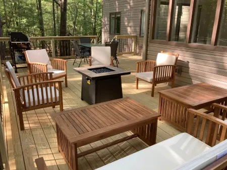 Spinnler Point Lake House walk to Lake Wallenpaupack Boat Slip