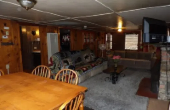 #18 Ponderosa Cabins 104 N Laurel cabin 18