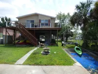 Amazing Waterfront House, Weeki Wachee - Use of Kayaks Hotels in Weeki Wachee Gardens
