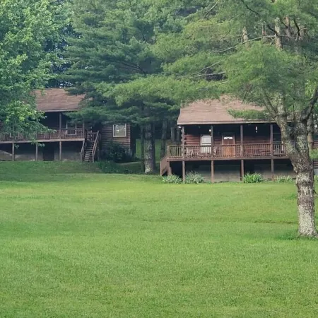 Relax @ Mt. Melody Log Cabin. Brand New Hot Tub and Masterbath. by Trout Stream