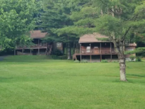 Mountain Song Log Cabin /Starlink Wifi, Trout Stream🐟, Near I-77 & BR Parkway🌄