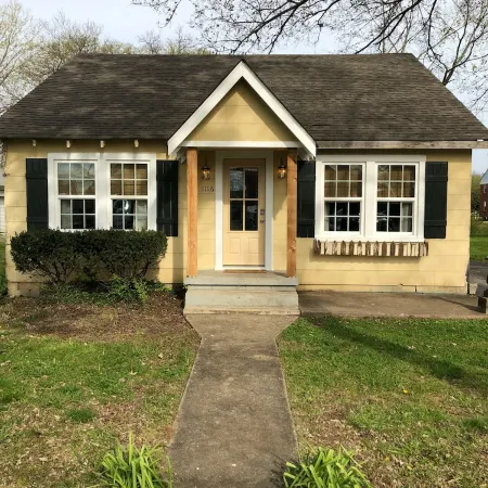The Wilson House Beautiful Downtown Murfreesboro Cottage Close to MTSU / I 24