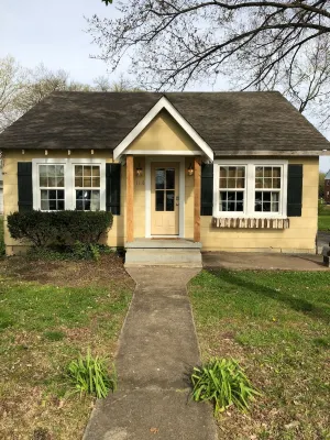 The Wilson House  Beautiful Downtown Murfreesboro Cottage Close to MTSU / I 24