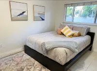 Adorable 1-bedroom, minutes to Clearwater beach Walmart Supercenter附近的飯店