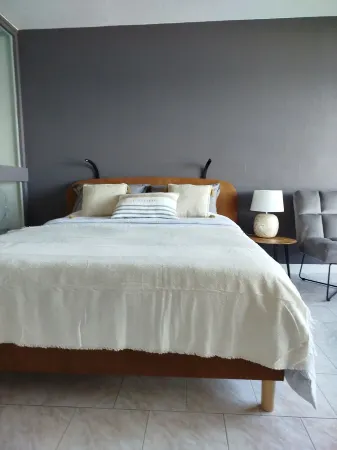 Remarkable residence facing the wonderful Bay of Douarnenez! Отели в г. Дуарнене