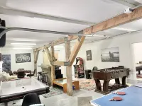 Private Forest Lodge w/Game House, Spa, mins to DT