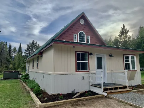 The Cottage is .5 mile to Cascade lake and 12 miles to Tamarack skiing